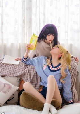 卡芙卡被扒开腿狂动漫