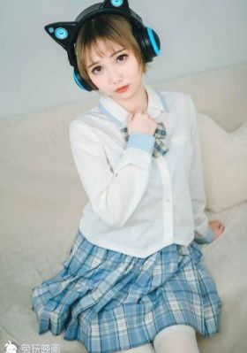 女人脱了内裤趴开腿让男躁动态图